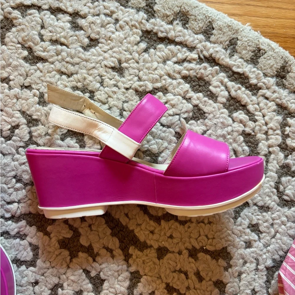 NWOT ITALIAN made fuchsia platform sandal size Euro 40.